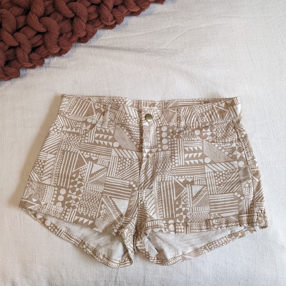 H&M Patterned Shorts - Picture 2 of 7
